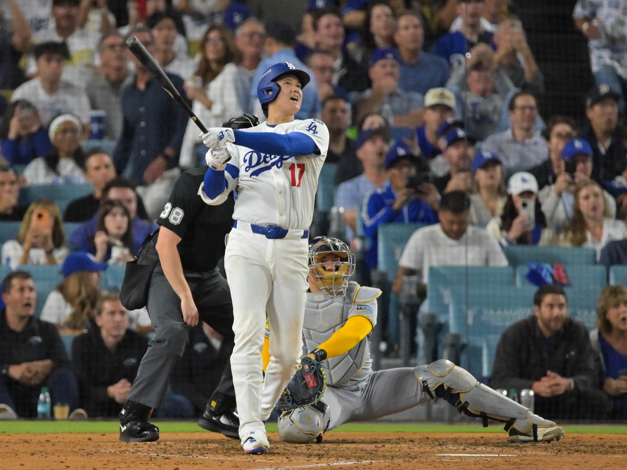In Game 4 of the National League Finals, Shohei Ohtani struck out 10 in 6 innings, allowing no runs and hitting 3 home runs.