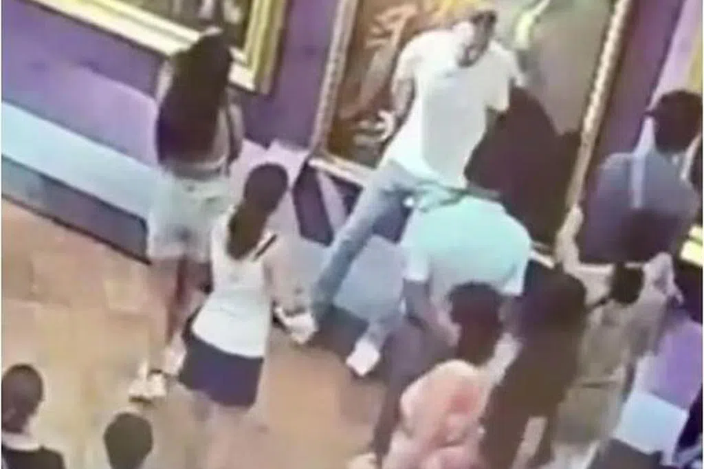 France's pursuit of the suspect in the Louvre robbery has admitted to security lapses