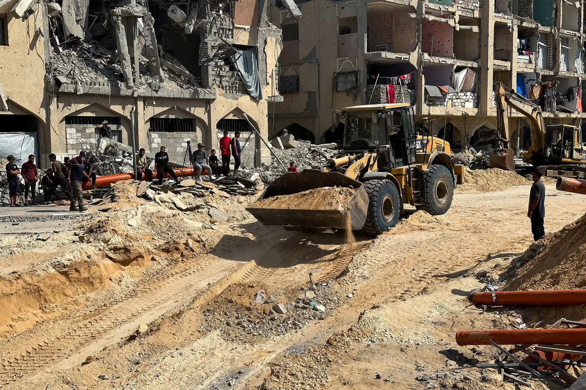 Trump continues to put pressure on Hamas