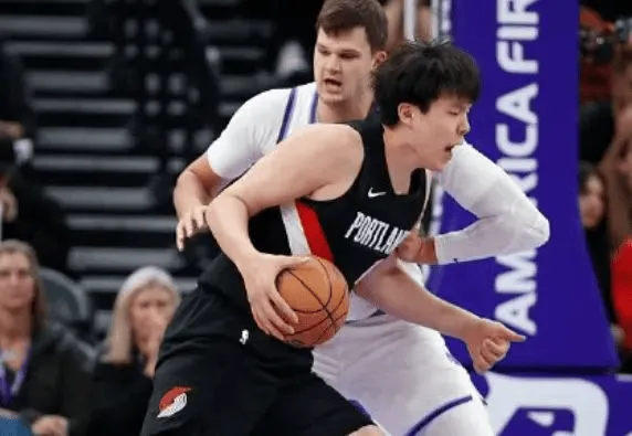 Yang Hansen on language: Chris can be put aside most of the time in training