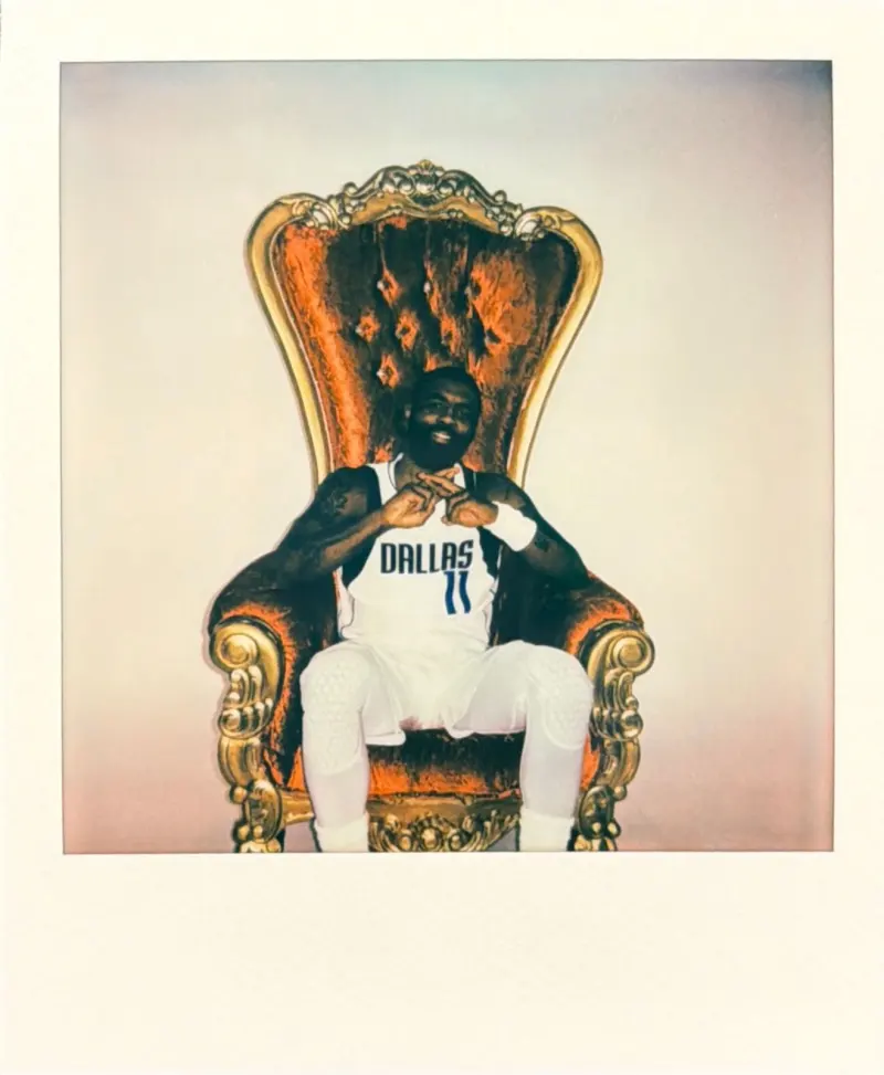 The Mavericks shared a series of makeup photos for the Throne series on social media