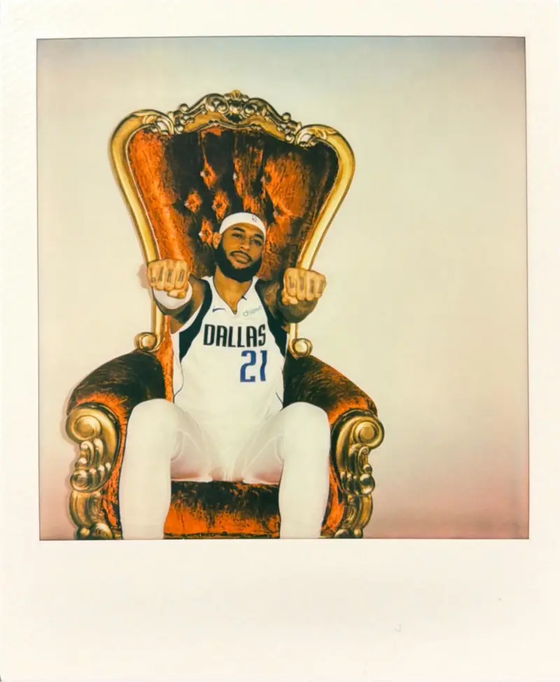 The Mavericks shared a series of makeup photos for the Throne series on social media