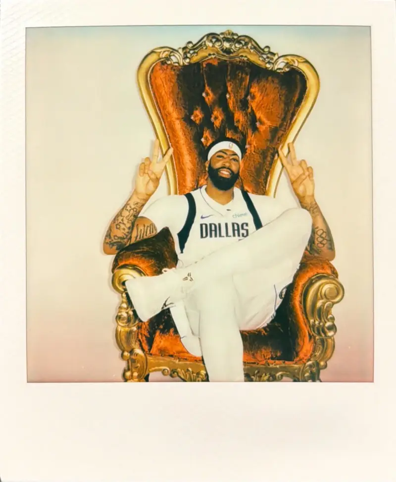 The Mavericks shared a series of makeup photos for the Throne series on social media