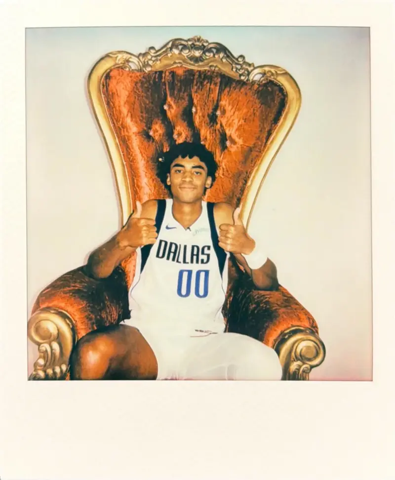 The Mavericks shared a series of makeup photos for the Throne series on social media