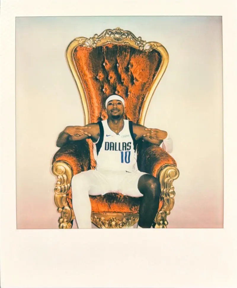 The Mavericks shared a series of makeup photos for the Throne series on social media