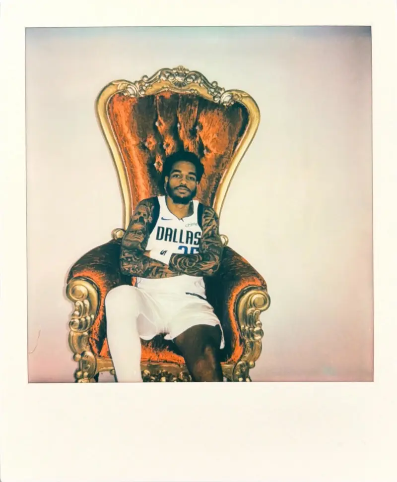 The Mavericks shared a series of makeup photos for the Throne series on social media