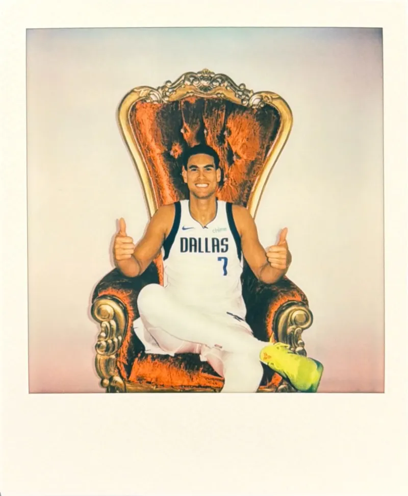 The Mavericks shared a series of makeup photos for the Throne series on social media