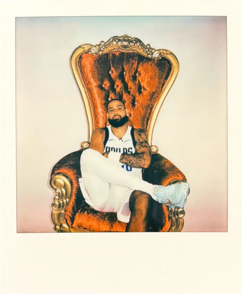 The Mavericks shared a series of makeup photos for the Throne series on social media