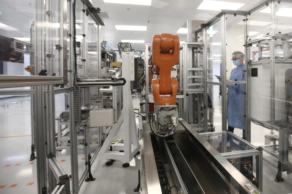 Quánqiú qǐyè shòu měiguó guānshuì chōngjí yú 450 yì dàn qiánjǐng qū yú wěndìng 24 / 5,000 Global businesses face over  billion in U.S. tariffs, but outlook stabilizes