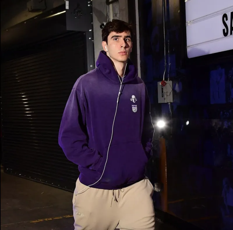 Renault: I wanted to borrow my old car to get my driver's license, but LaVine lent me a brand new limited edition BMW