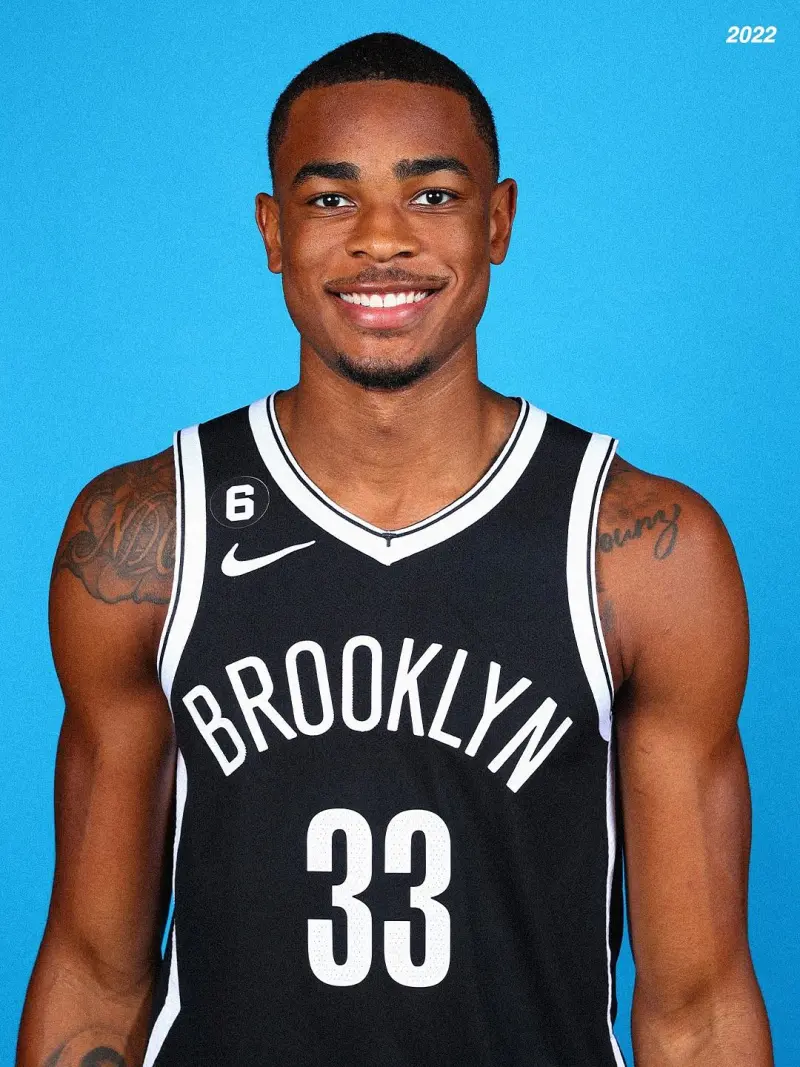 Clear eyes! The Nets officially released Claxton's makeup photos for the past 7 years to share with fans