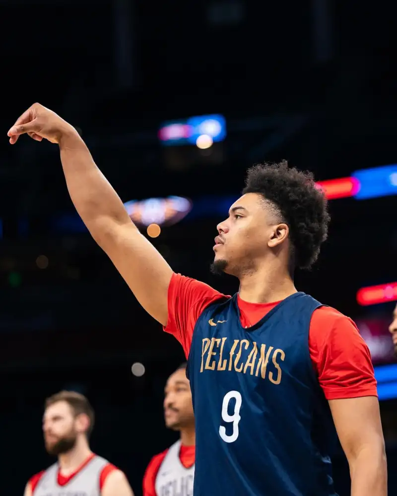 Springer successfully stayed in the team! He posted a photo of himself on Instagram: Fifth year, thank God