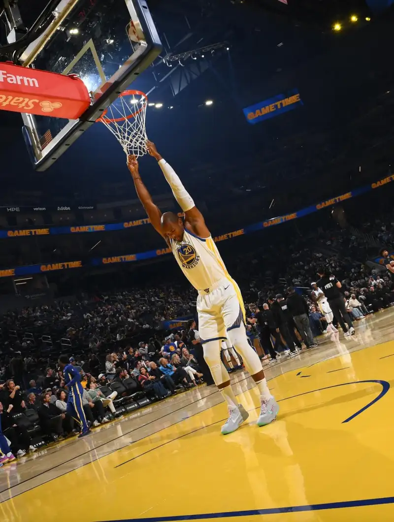 Warriors inside pillar! Al Horford posted a photo on Instagram: The 19th year of his career is coming