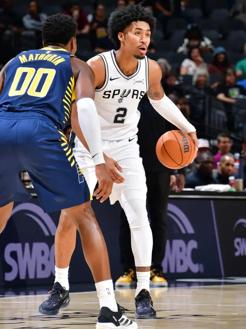 Harper: I work while they sleep, so I live the life they dream of