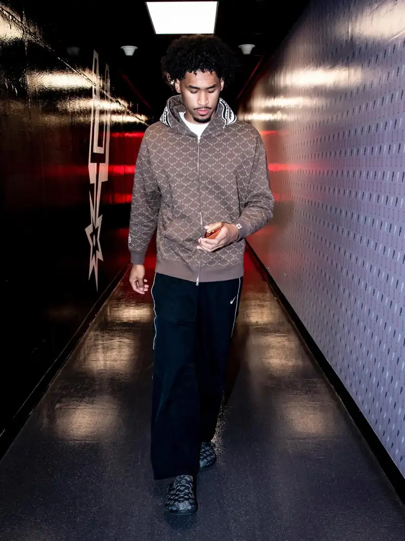 Harper: I work while they sleep, so I live the life they dream of