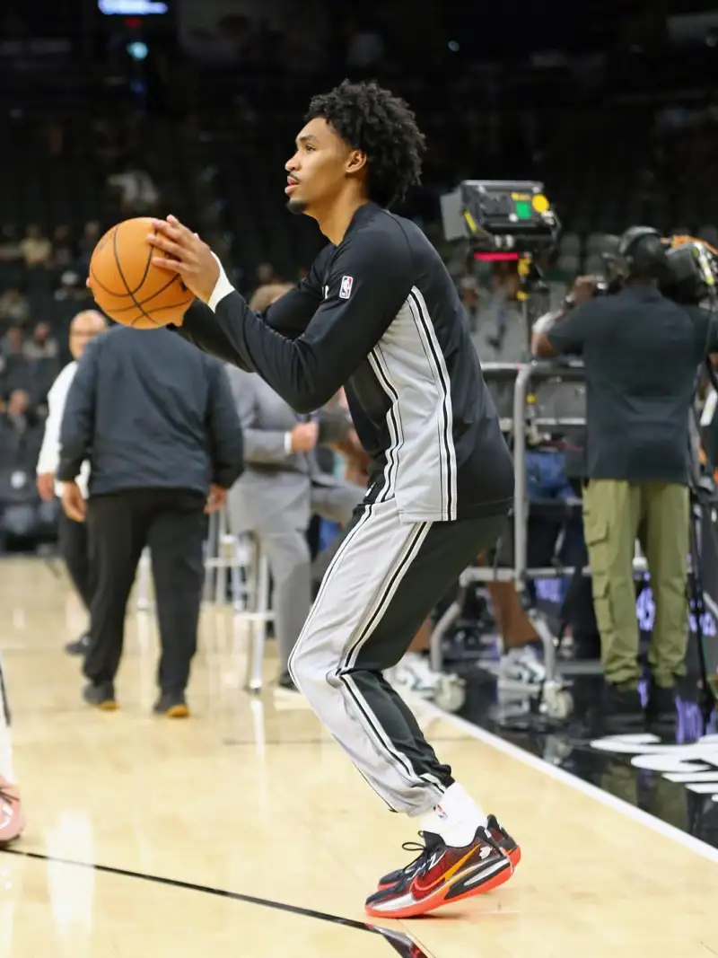 Harper: I work while they sleep, so I live the life they dream of