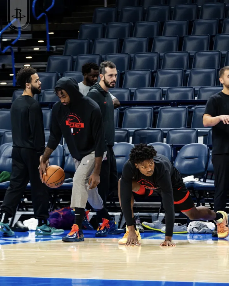 Arriving in Oklahoma City! Rockets official media released photos of players training at the Thunder's home court: Concentrated