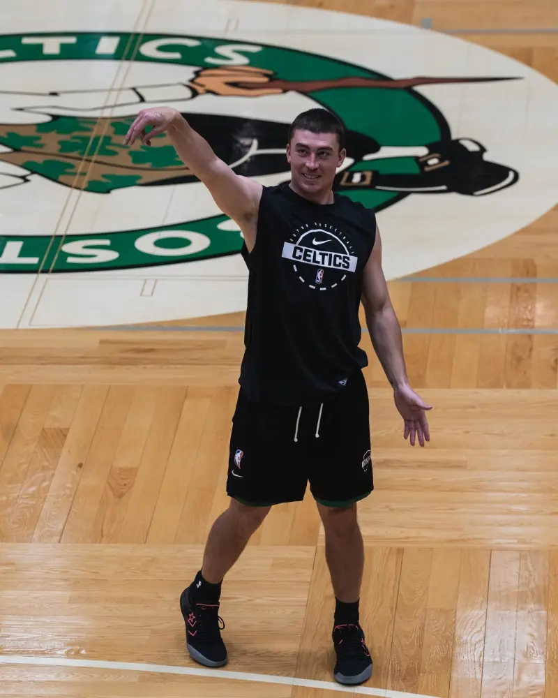 A brand new Green Army!，The Celtics officially shared training photos of their players with fans