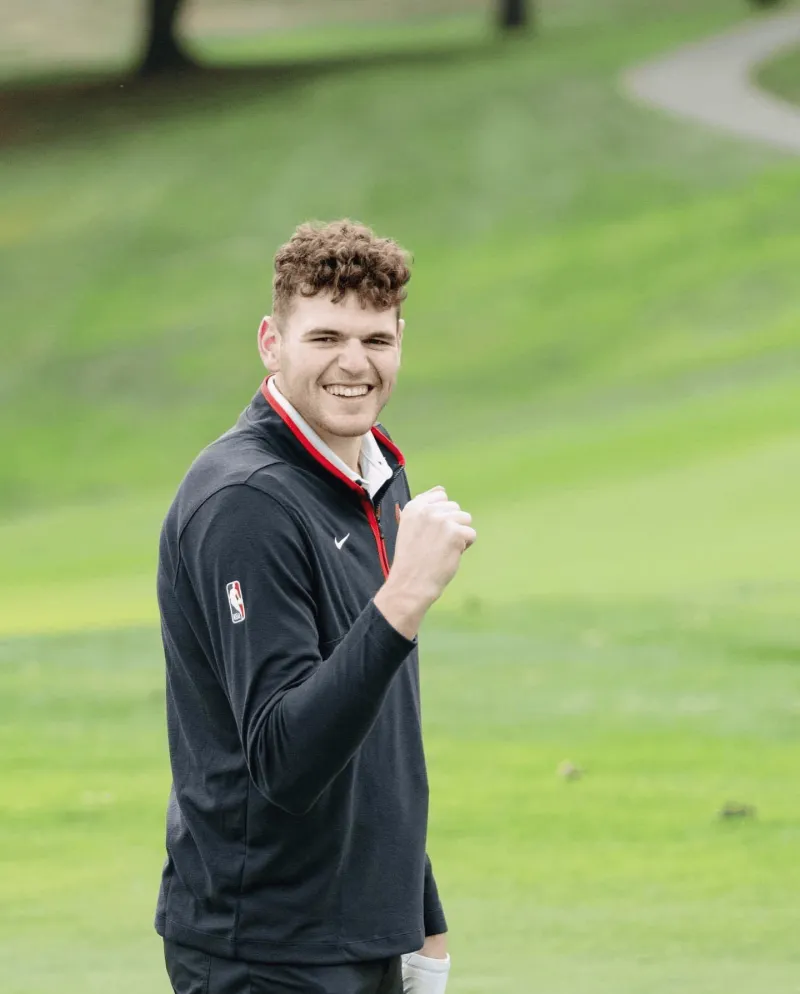 Trail Blazers share golf photos on social media: smooth swings and good times