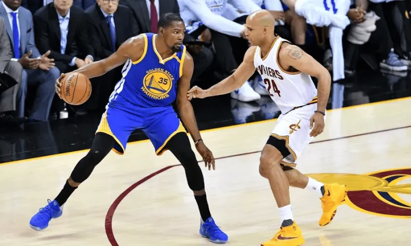 Jefferson on Durant's salary cut to re-sign with the Rockets: He is eager to win another championship trophy