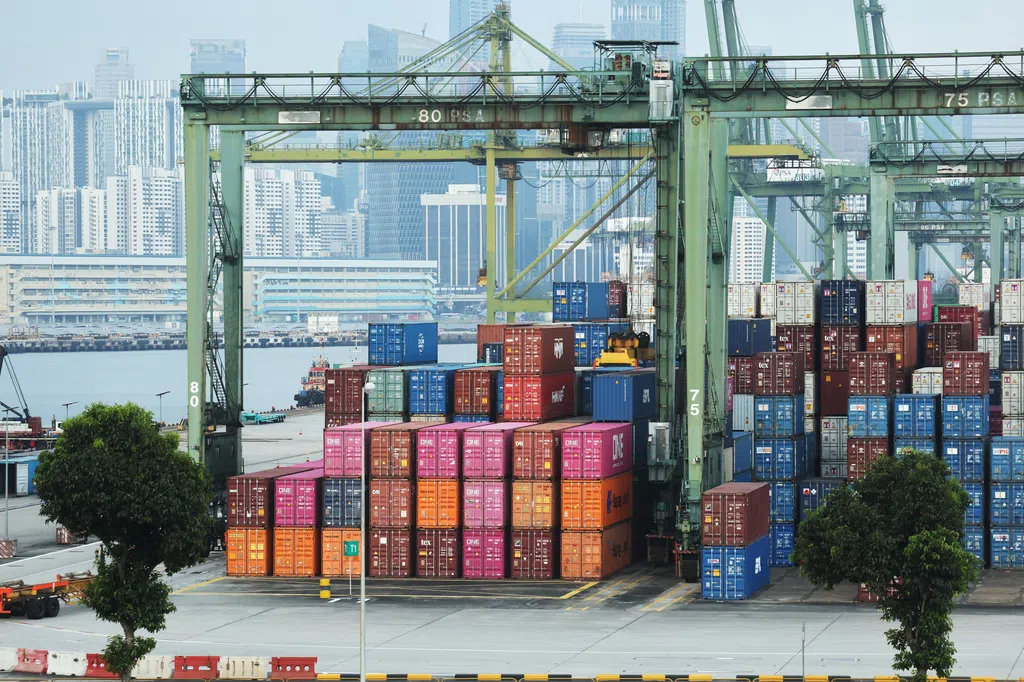 IMF: Asia's economic growth will slow this year and trade risks will increase