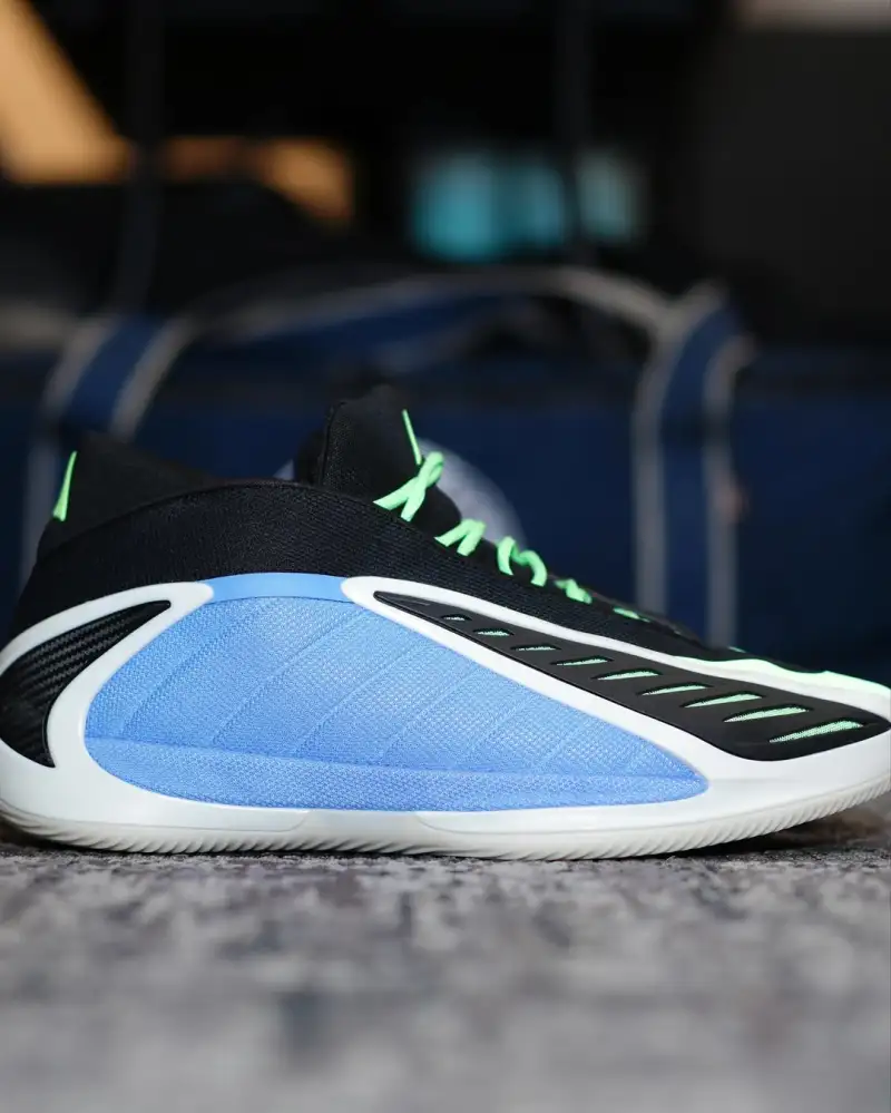 Superhero! Anthony Edwards shared yesterday's game photos on Instagram with fans