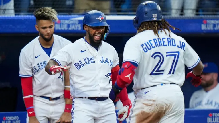 9 runs in a single inning! The Blue Jays hit two home runs to lead the Dodgers 11-2