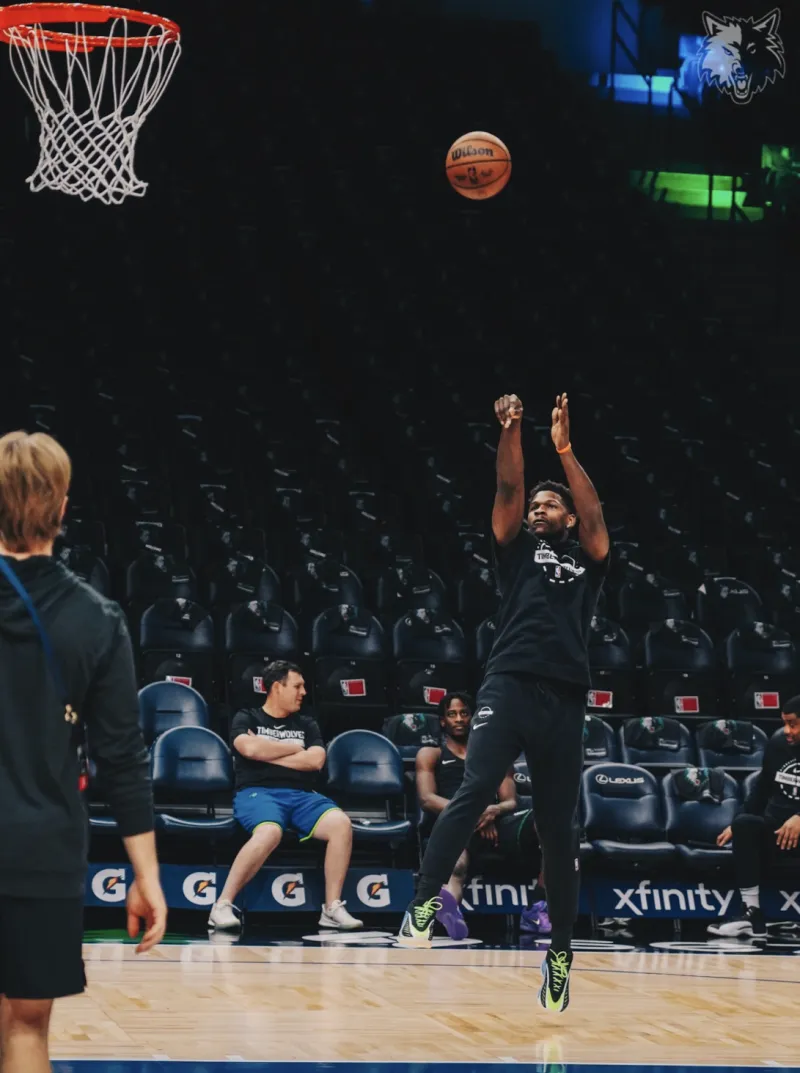 Home warm-up! Timberwolves official media released Edwards warm-up photos