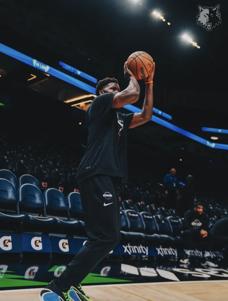 Home warm-up! Timberwolves official media released Edwards warm-up photos