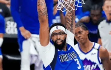 Anthony Davis played like a monster tonight, he made every shot around the basket