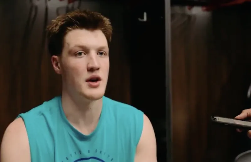 Knipper: LaMelo's pick-and-roll with the inside is perfect. He is really outstanding.