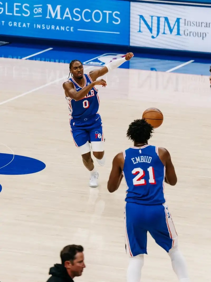 Back! Embiid shared a photo of the game on Instagram with fans: Oh, I really miss you so much