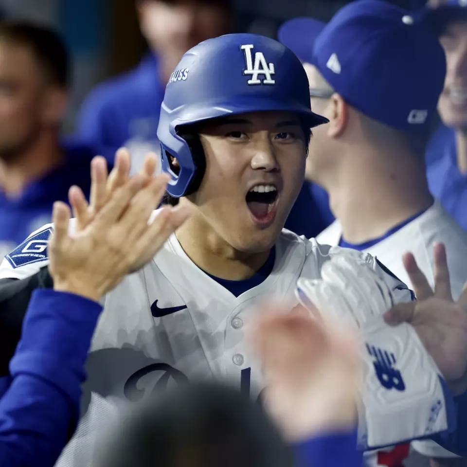 1761629927919893.jpg SHO TIME! Shohei Ohtani hits a solo home run, giving the Dodgers a 2-0 lead over the Blue Jays.