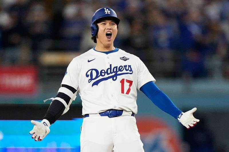 Amazing! MLB World Series Game 3: Shohei Ohtani hits a home run to left center field, and the Dodgers tie the game again