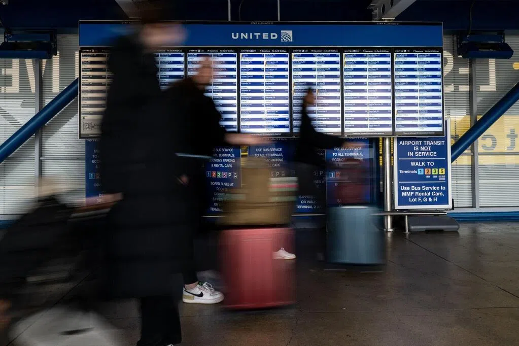 The US government shutdown continues to disrupt air traffic.