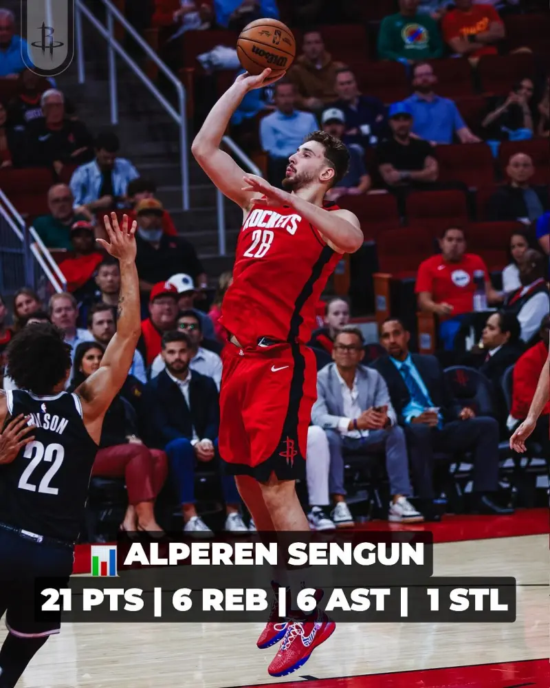 Seven players scored in double figures! The Rockets' official account posted photos of the players on the court to celebrate the team's first win of the season.