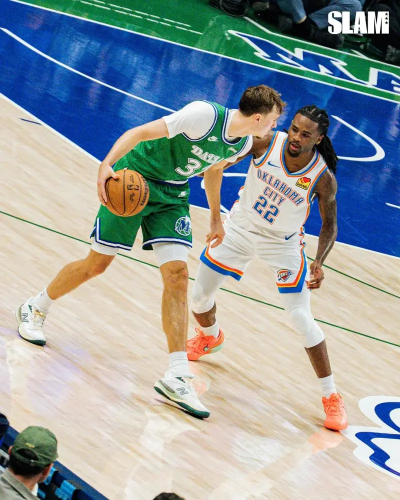 Slam's official account posted photos of the Thunder's game: The championship banner has been raised, setting a new standard.