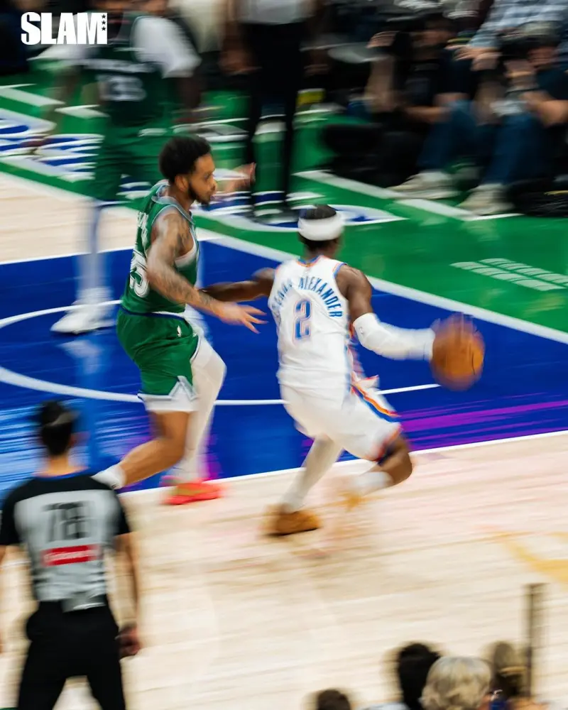 Slam's official account posted photos of the Thunder's game: The championship banner has been raised, setting a new standard.