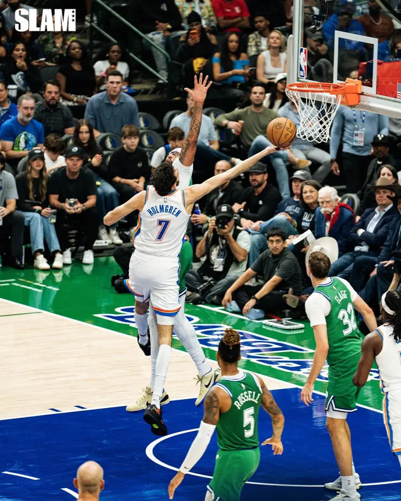 Slam's official account posted photos of the Thunder's game: The championship banner has been raised, setting a new standard.