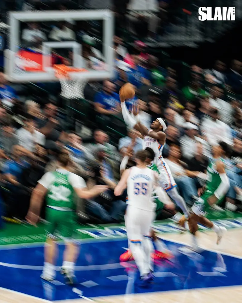 Slam's official account posted photos of the Thunder's game: The championship banner has been raised, setting a new standard.