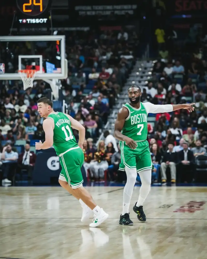 A resounding victory in New Orleans! The Celtics' official account shared photos from the game to celebrate their first win of the season.