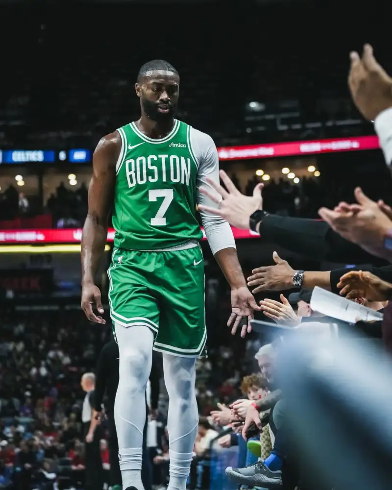 A resounding victory in New Orleans! The Celtics' official account shared photos from the game to celebrate their first win of the season.