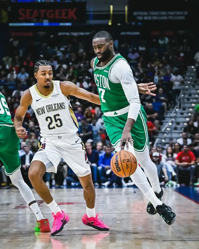 A resounding victory in New Orleans! The Celtics' official account shared photos from the game to celebrate their first win of the season.