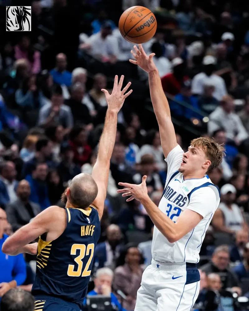 The Mavericks narrowly won at home! They posted several photos from the game, ending their home series with a victory.