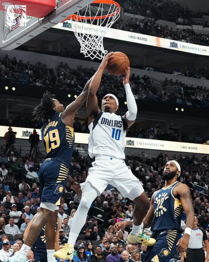 The Mavericks narrowly won at home! They posted several photos from the game, ending their home series with a victory.