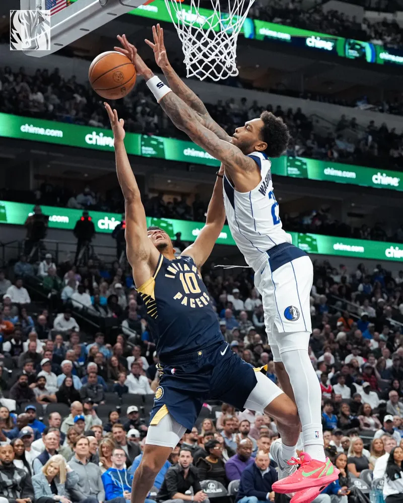 The Mavericks narrowly won at home! They posted several photos from the game, ending their home series with a victory.