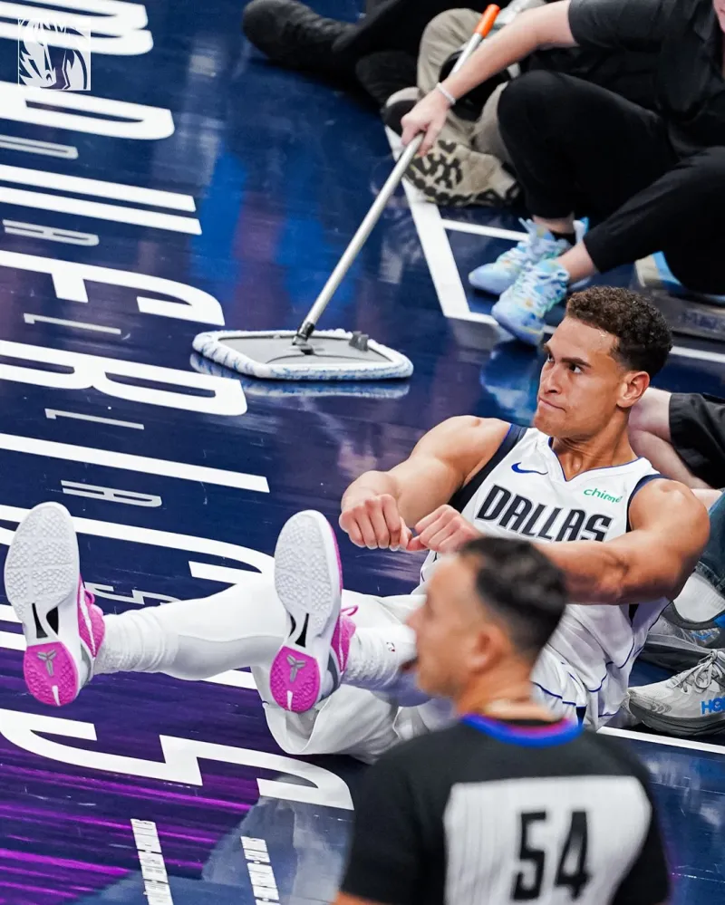 The Mavericks narrowly won at home! They posted several photos from the game, ending their home series with a victory.