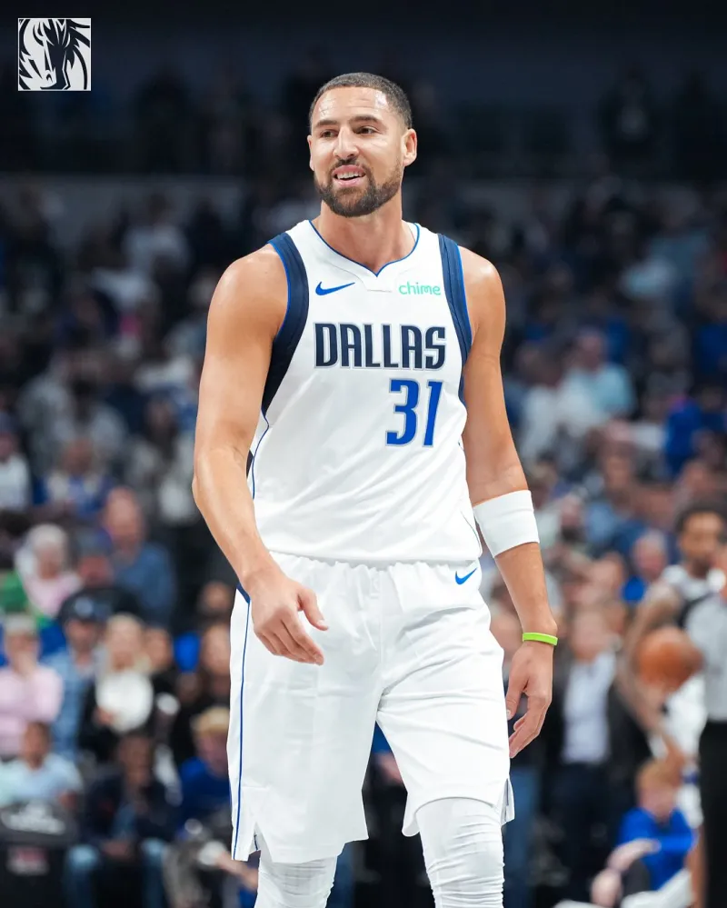 The Mavericks narrowly won at home! They posted several photos from the game, ending their home series with a victory.