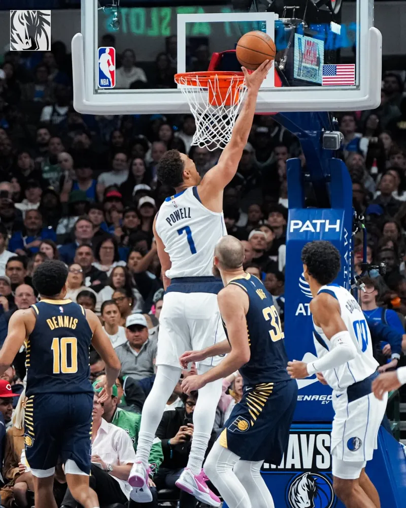 The Mavericks narrowly won at home! They posted several photos from the game, ending their home series with a victory.