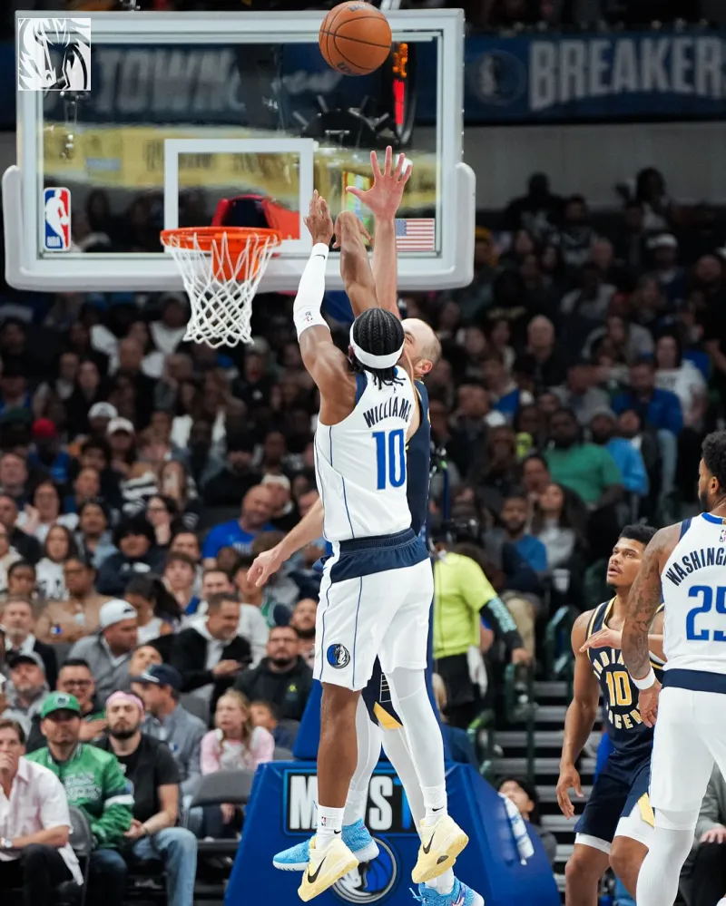 The Mavericks narrowly won at home! They posted several photos from the game, ending their home series with a victory.